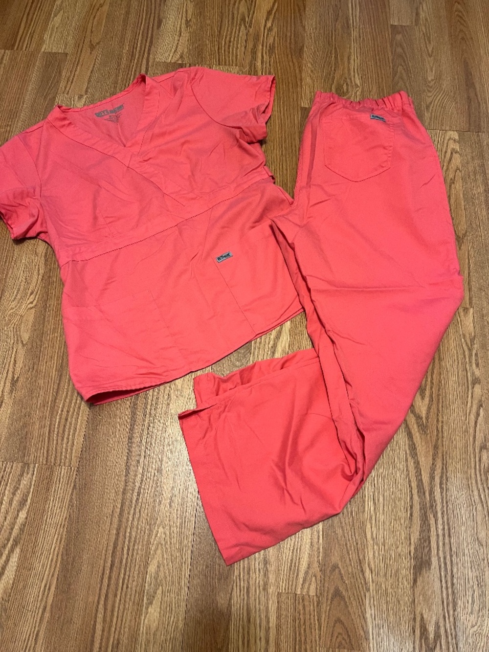 Grey’s Anatomy coral scrub set L Large